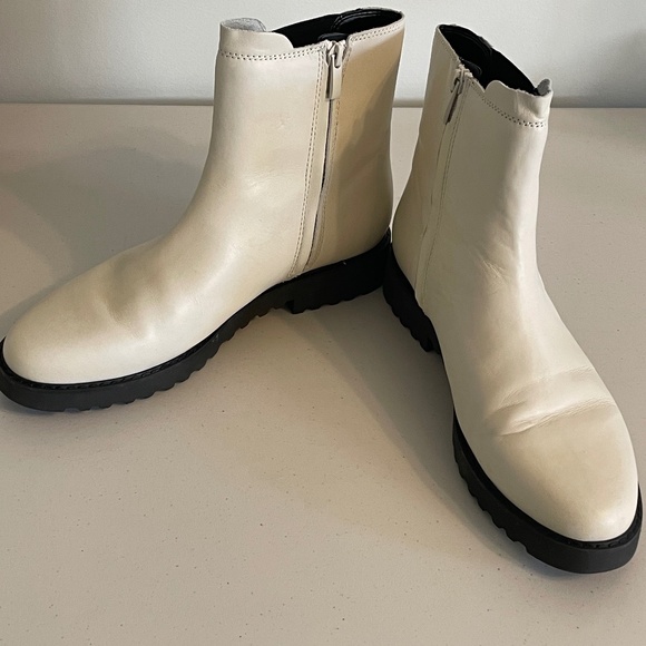FRANCO SARTO Cream Coloured Chelsea Boots  Size 11 /Zip-up/Ankle Boots - Picture 2 of 13